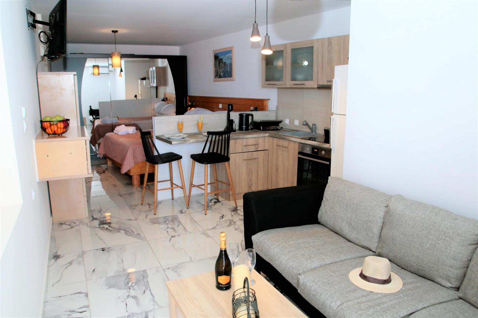 Ionian Balcony Apartment *